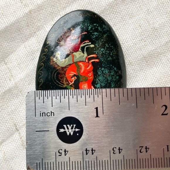 Vintage Russian Lacquer Hand Painted Brooch/Pin Black Oval Sleigh Scene Signed - Picture 8 of 10